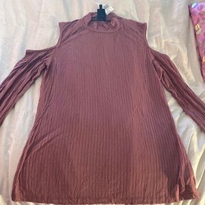 NWT Bobeau Cold Shoulder Top Medium